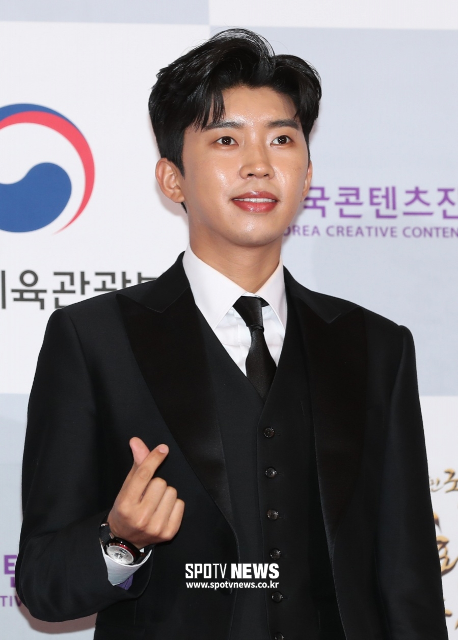 임영웅, 음악방송서도 '트로트 영웅'…'음중' 이어 '더쇼'도 1위[종합]