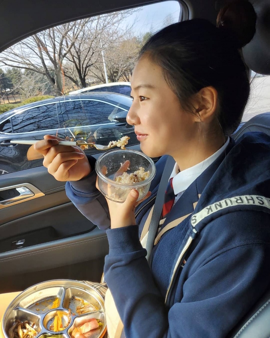 박연수 딸 송지아, 아이돌 못지않은 15세 삶 "시간 아끼려 차에서 식사"