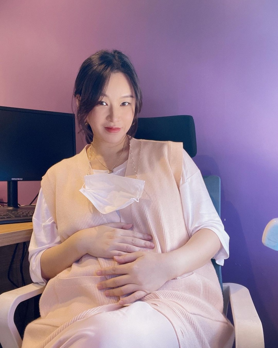 '42세 임신부' 배윤정, 26주차 되니 손도 통통…"아무 문제없게 기도해주세요"