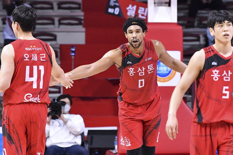 오세근이 본 설린저 "농구 센스가 다르다"