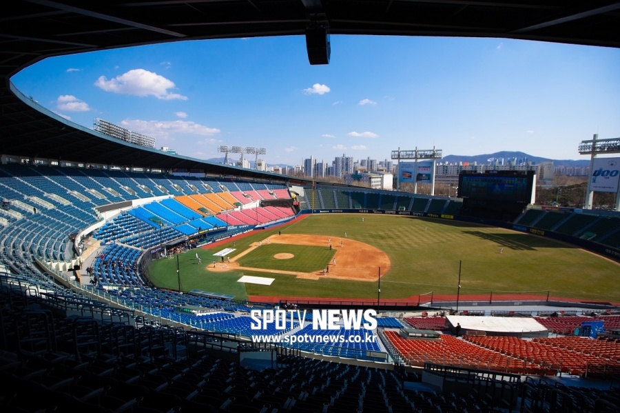 [공식발표] 2021 KBO리그 관중 어떻게? 수도권 10%+비수도권 30%