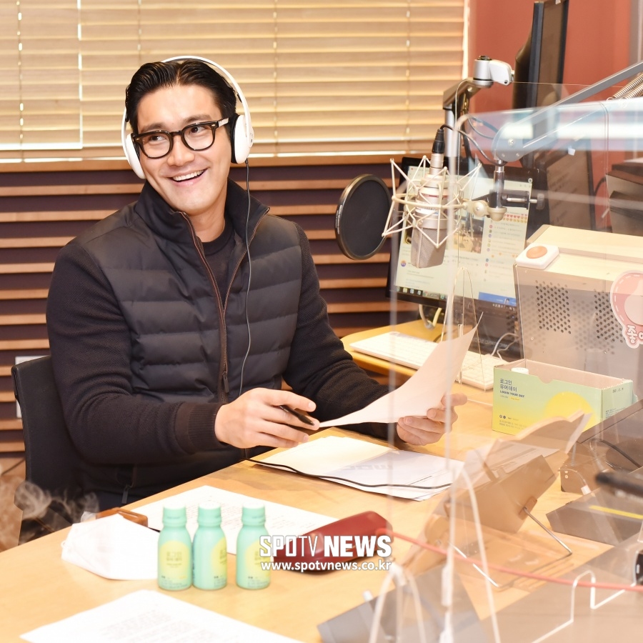 [포토]최시원 '스페셜 DJ, 의외로 재밌네?!'