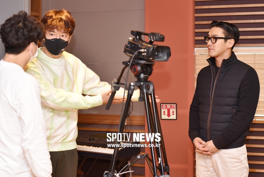 [포토]'굿모닝FM' 만우절 장난 '모의'하는 장성규-최시원