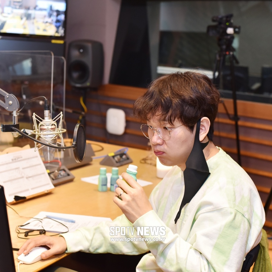 [포토]장성규 '생방송 앞두고 목타네'