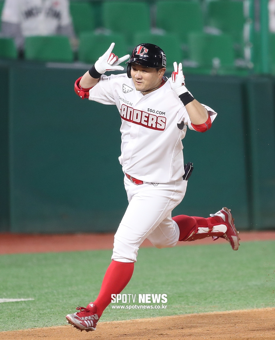 [포토S] 솔로포 최주환, '용진이 형 또 상 주세요'