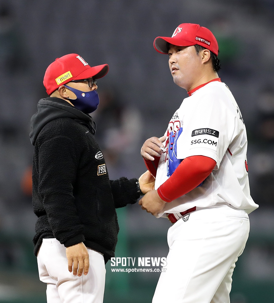 [포토S] 팔에 강습 타구 맞은 김세현