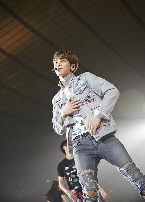 샤이니 민호, 故종현 생일 애틋한 축하…"항상 보고 싶어 형"