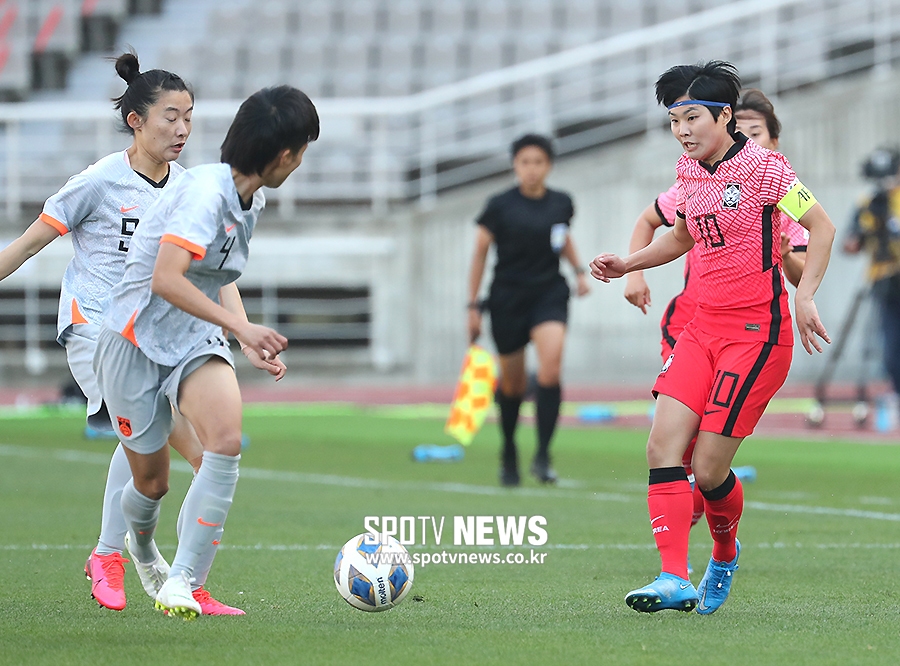 [포토S] 지소연, 간결한 패스