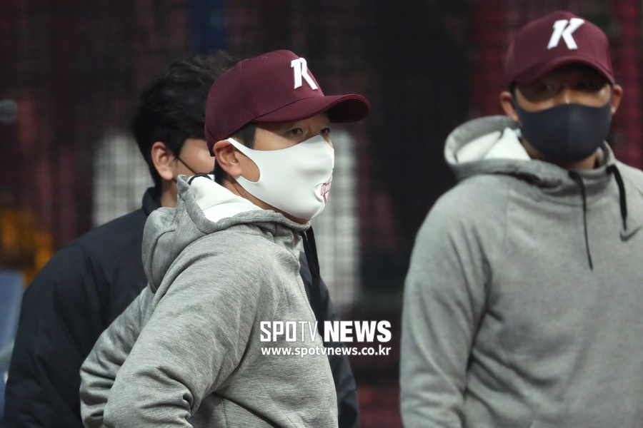 [SPO 사직]키움 홍원기 감독, 첫 퇴장 조치…사유는 ‘비디오 판독’ 결과 항의