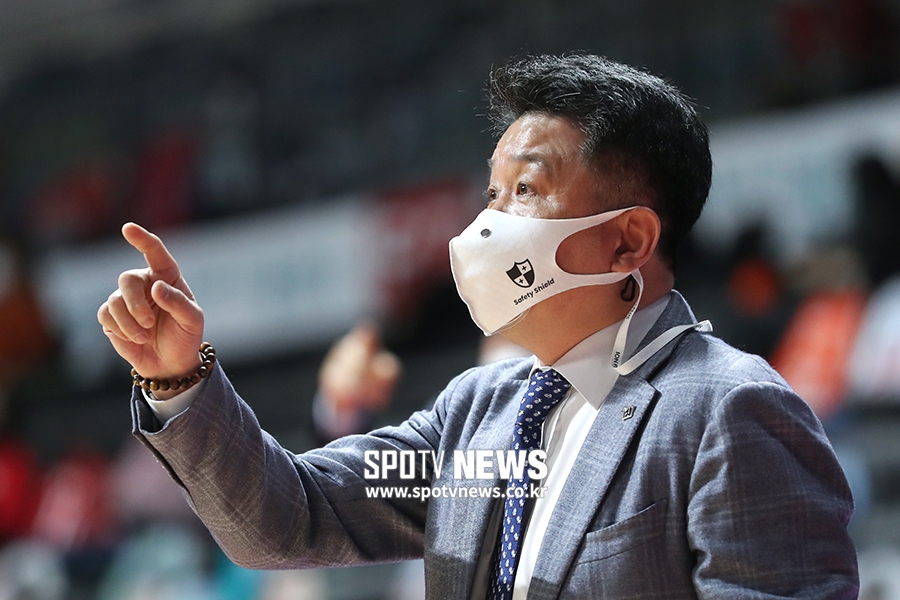 [포토S] 유도훈 감독, '2차전도 승리하자'