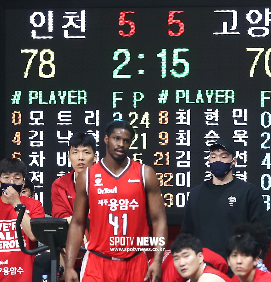 [포토S] '부상 이탈' 이승현, '이렇게 질 수 없는데'