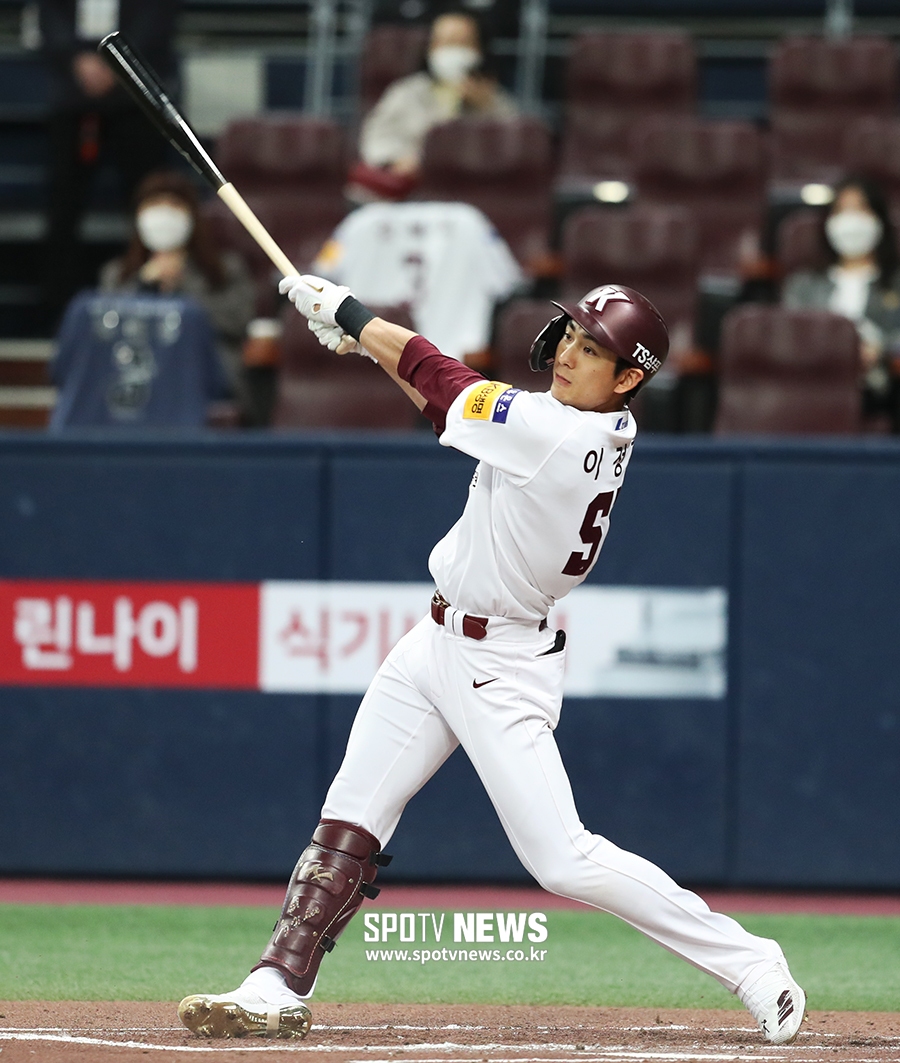[포토S] 이정후, 아버지 보는 앞에서 안타!
