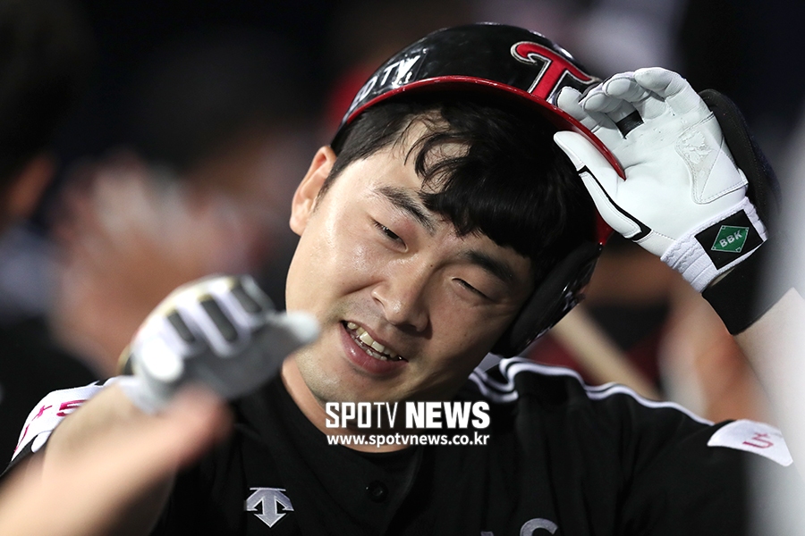 [포토S] 투런포 이형종, '쫓아가야죠'