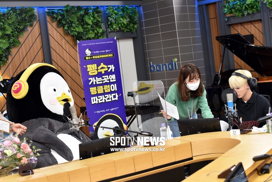 [포토]EBS '경청' 이지혜 PD '펭수-투바투 태현, 믿고 갈께요~'