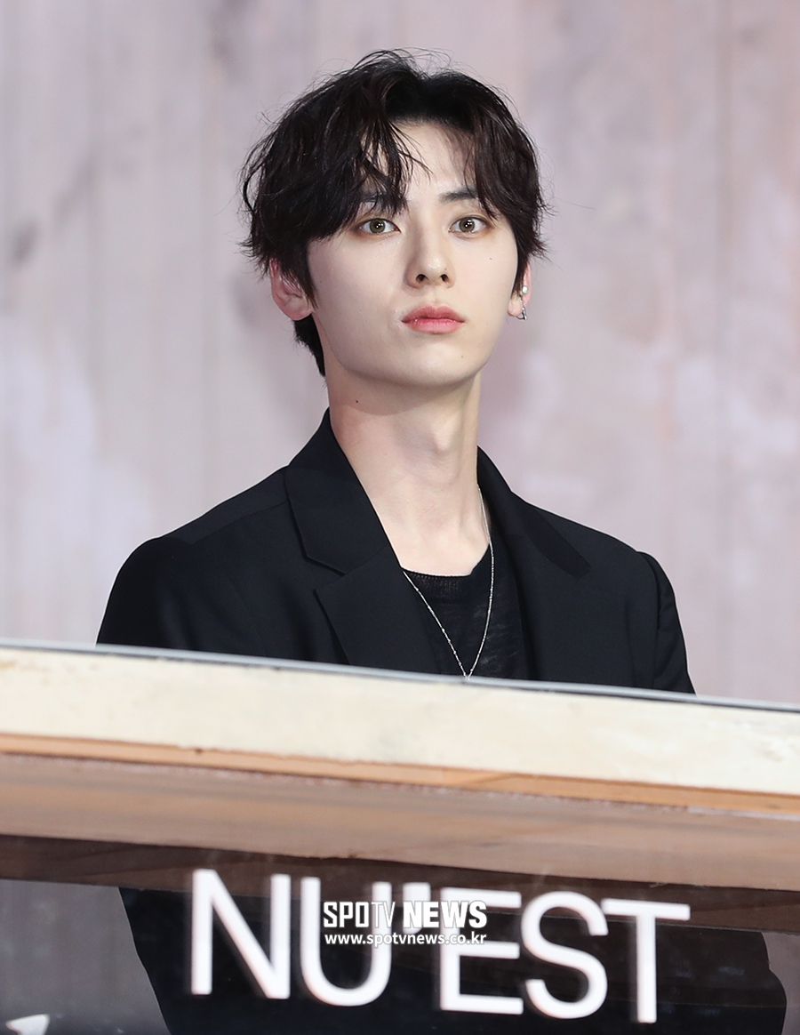 [포토S] 뉴이스트 민현, 투명한 피부