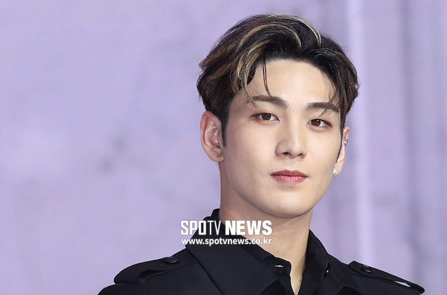 [포토S] 뉴이스트 백호, 눈맞춤에 '심쿵'