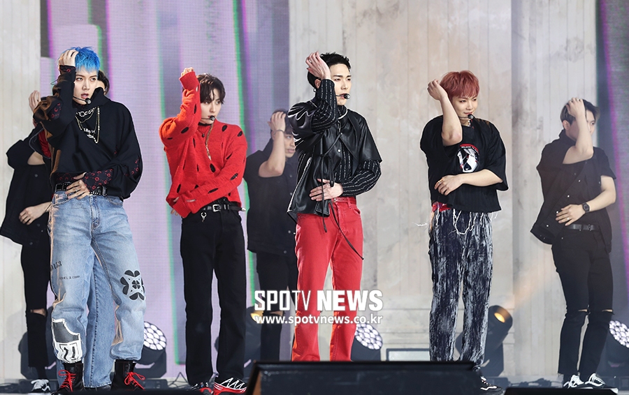 [포토S] 무대 펼치는 뉴이스트