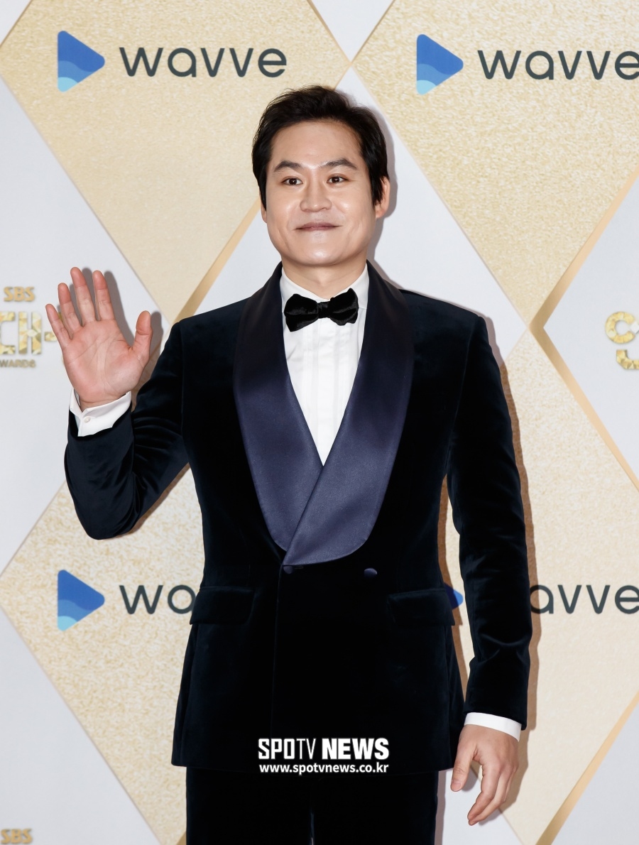 [단독]김성균, 강풀 원작 '무빙' 캐스팅…조인성·한효주 만날까