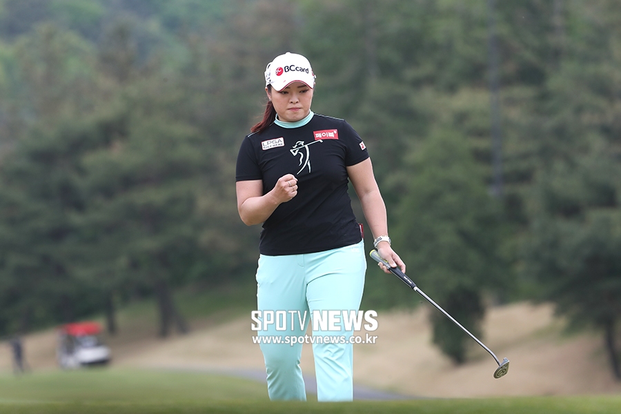 [포토S] 장하나, 버디 성공하고 주먹을 불끈