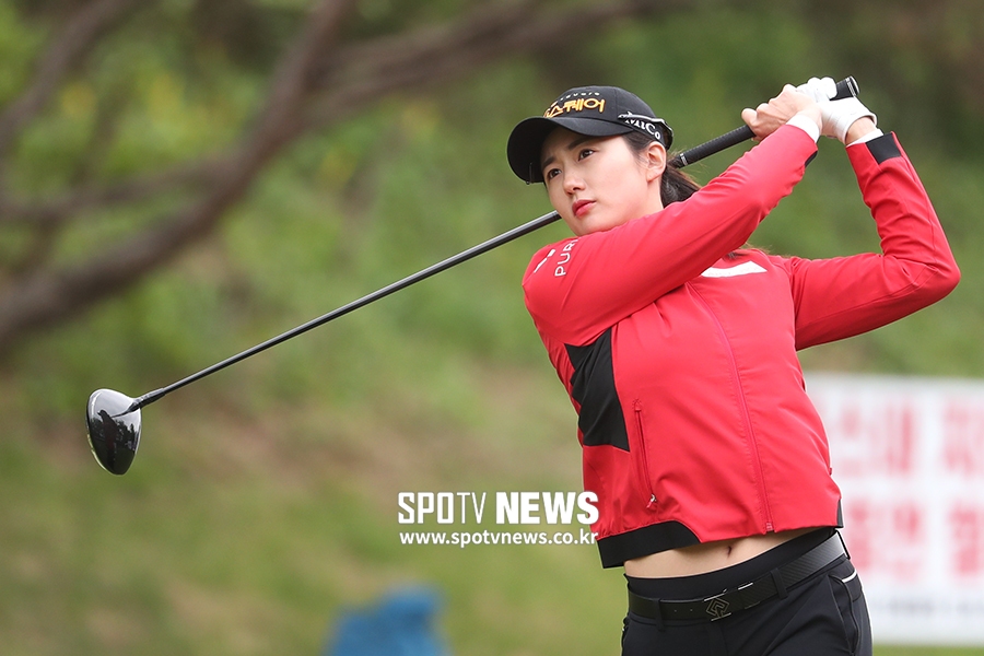 [포토S] '심은하 닮은꼴' 이세희, 스윙하는 모습도 여신