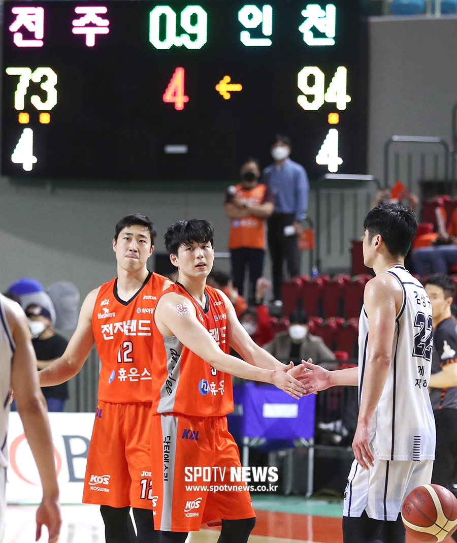 [포토S] 전자랜드, KCC에 94-73 대승!
