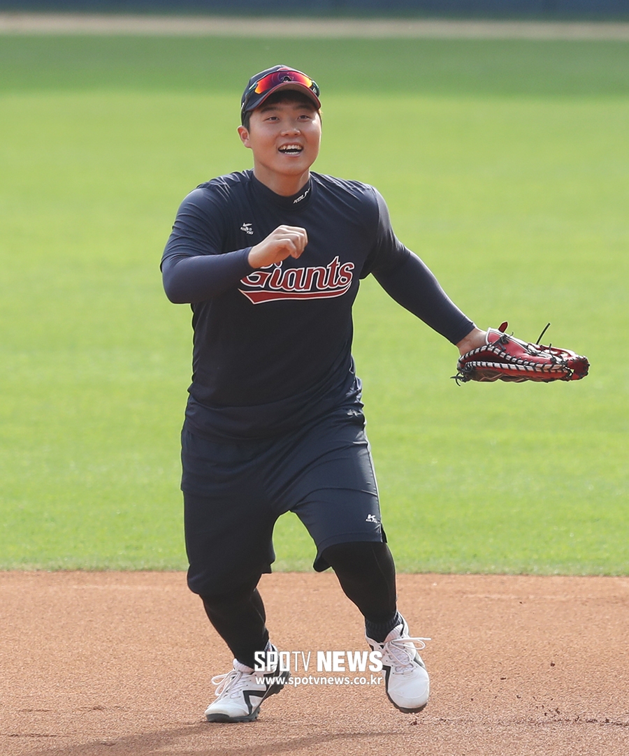 [포토S] 한동희, '야구가 즐거워요'