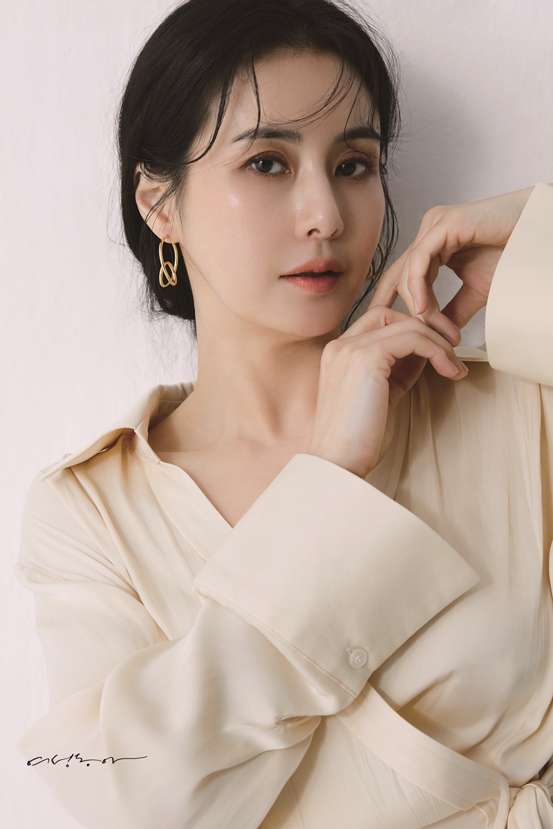 '이랜드 며느리' 최정윤, 작정한 고혹미…매끄러운 뒤태