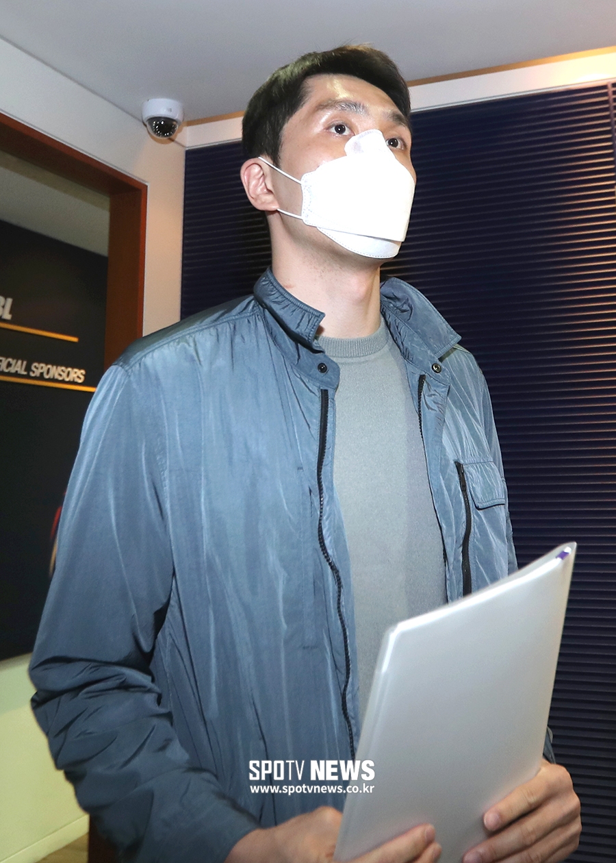 [포토S] '폭행 파문' 기승호, KBL 재정위원회 참석