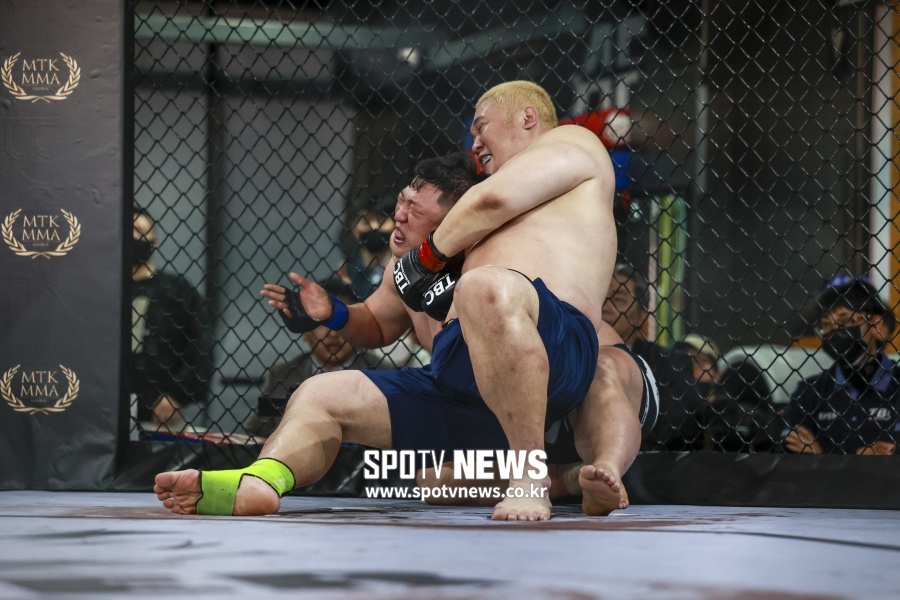 '고 이왕표 제자' 임준수, 불독초크로 MMA 복귀전 승리
