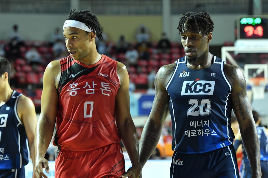 '외곽 폭발' KGC, KCC에 19점 차 압승…1차전 기선제압