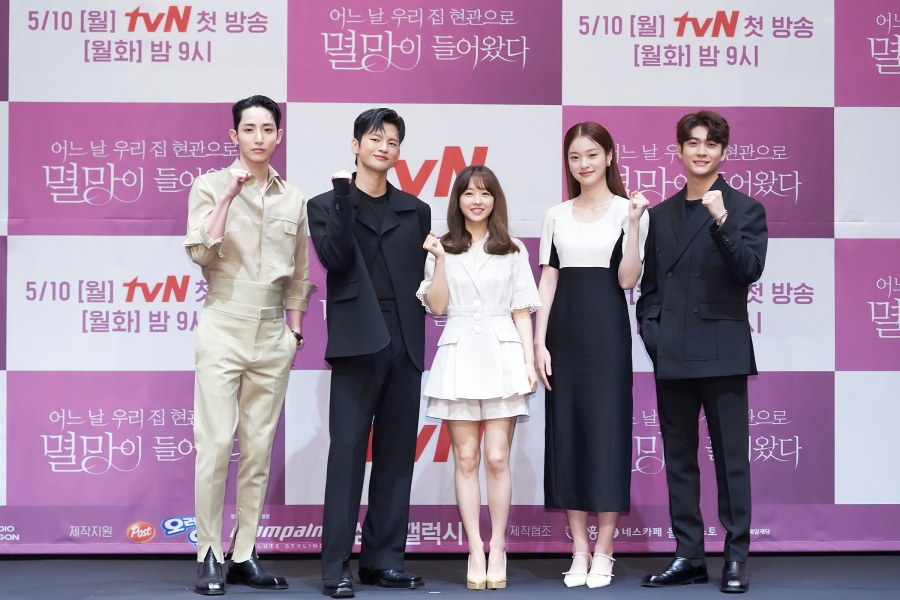 "언젠가 만날 줄 알았다"…'멸망' 박보영X서인국, 단 하나의 판타지 로맨스[종합]