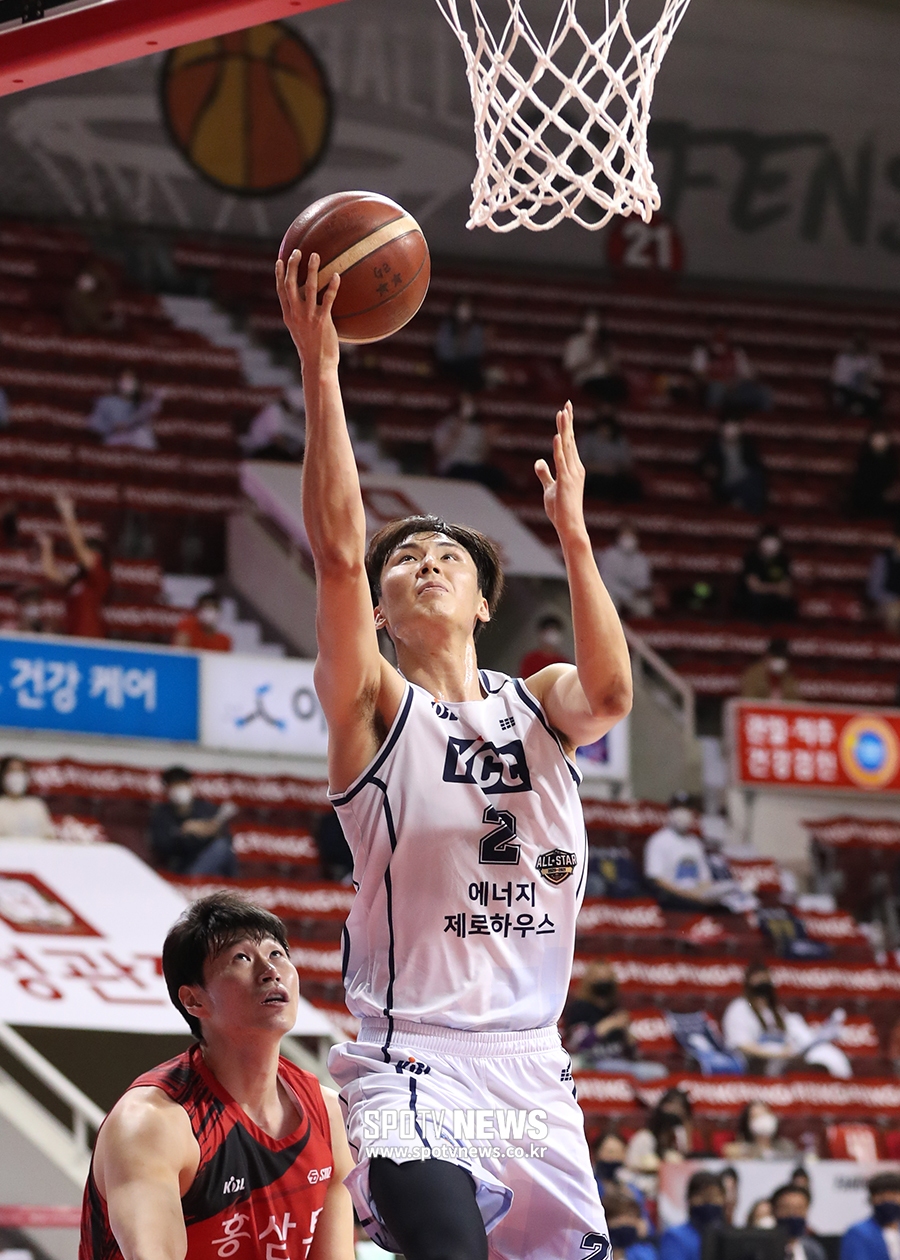 [포토S] 송교창, 신중하게 레이업
