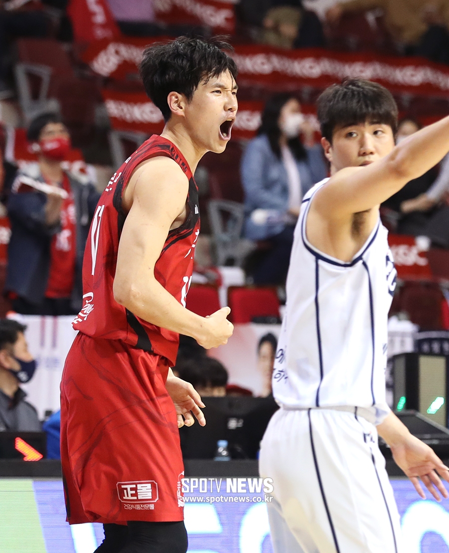 [포토S] 문성곤, 3점슛 성공하고 포효!
