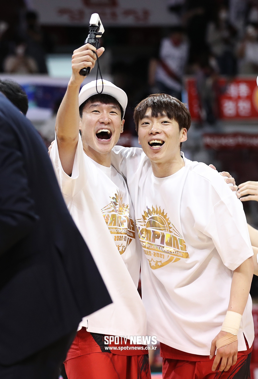[포토S] 전성현-이재도, 우승 미소 활짝!