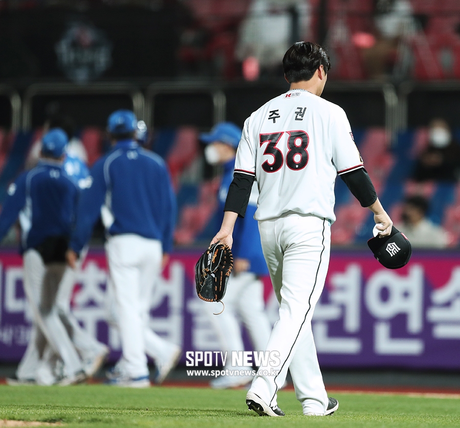 [포토S] 주권, 헤드샷 퇴장
