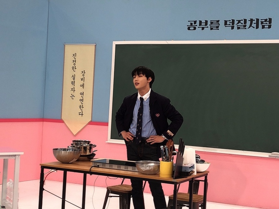 '아돌라스쿨' 골든차일드 이장준 "영어 이름 K팝, 선후배 아이돌 꿰뚫어"