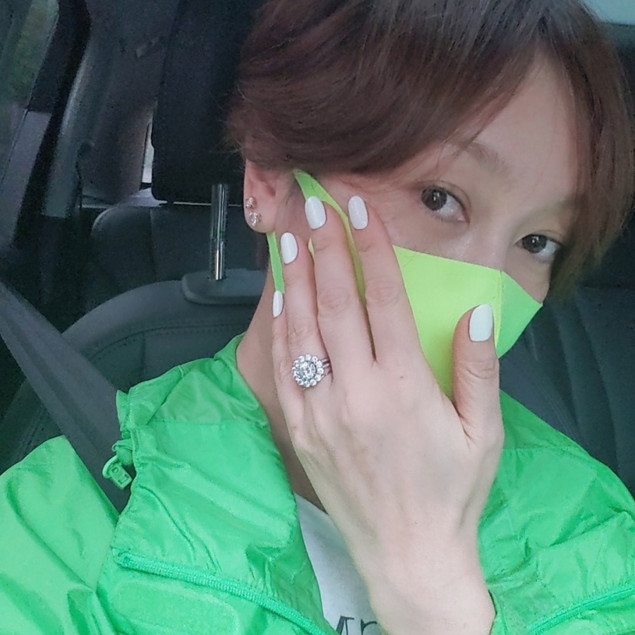 '54세' 이승연, 9kg 뺐더니 이게 웬일…"결혼반지가 손가락에 들어갔어요"