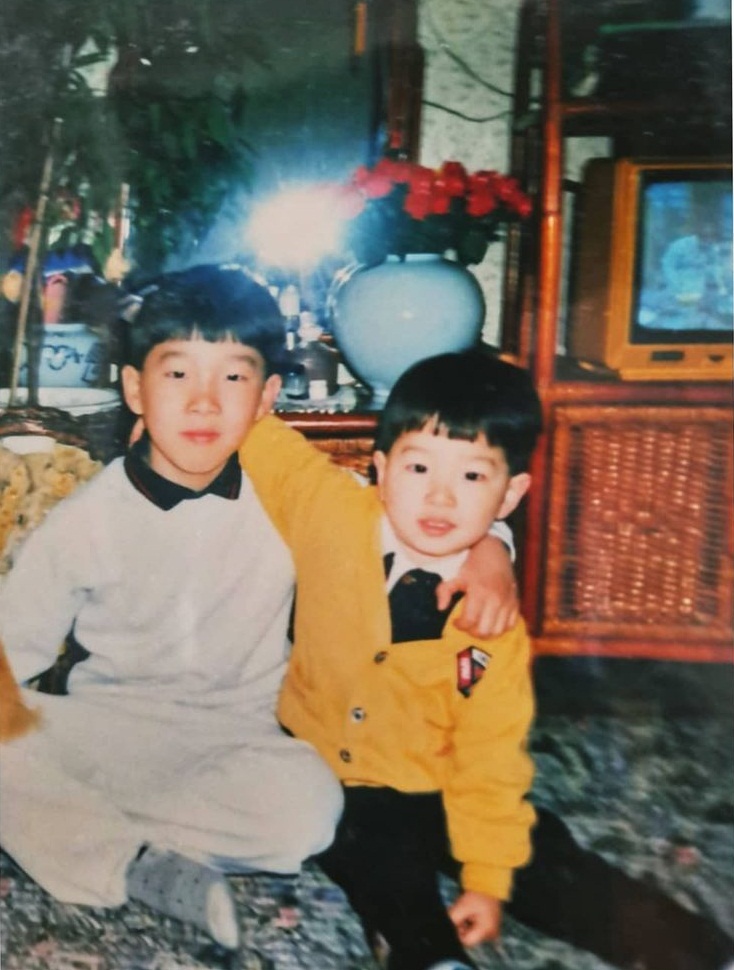 두 어린이 중 누가 빅뱅 태양일까…어릴 때부터 똑 닮은 동형제
