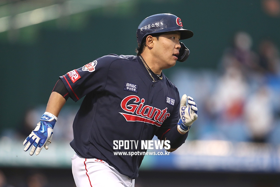 [포토S] 지시완, 롯데 이적 후 첫 홈런!