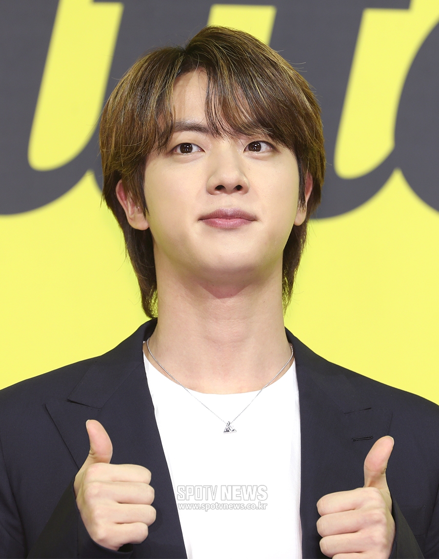 [포토S] 방탄소년단 진, 비주얼이 엄지 척!