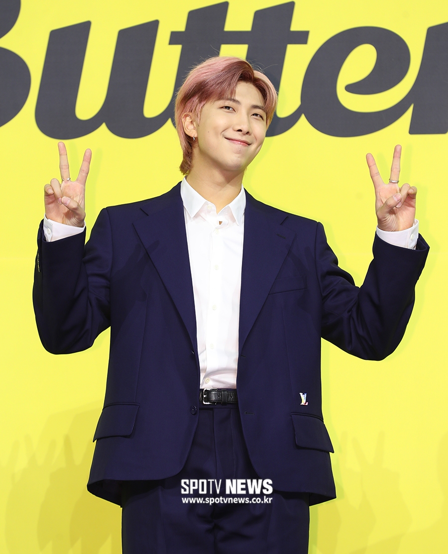 [포토S] 방탄소년단 RM, '브이 브이!'