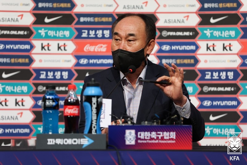 “사실 일본이 부럽다”는 김학범 감독…결국 교통정리 실패