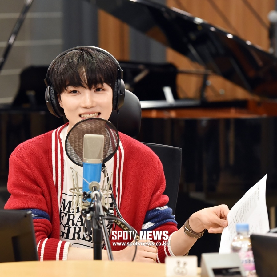 [포토]더보이즈 뉴 '라디오 DJ, 너무 재밌어요~'