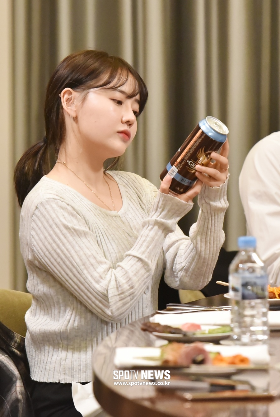 [포토]유튜러버 임선비 '맥주 CF 찍을 기세'