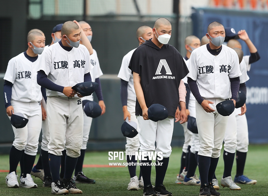 [포토S] 전원 삭발로 의지 다진 강릉고, 디자인고에 6-1 승리