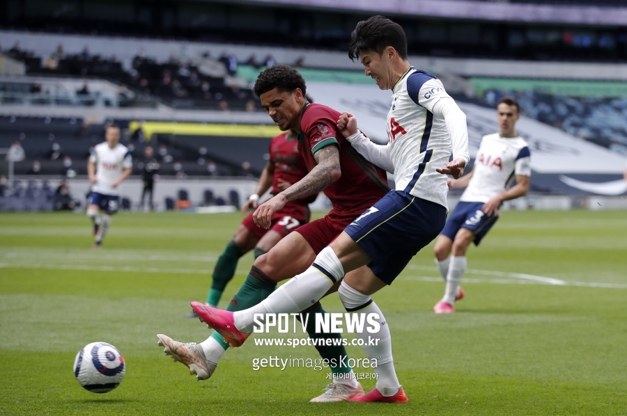 EPL 19세 유망주, "월드클래스 손흥민에게 많이 배웠다"