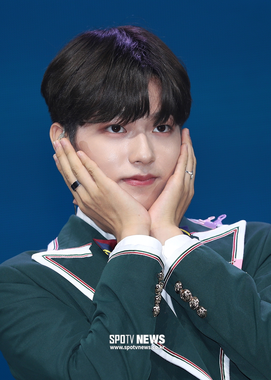 [포토S] 고스트나인 이진우, 막내의 꽃받침!