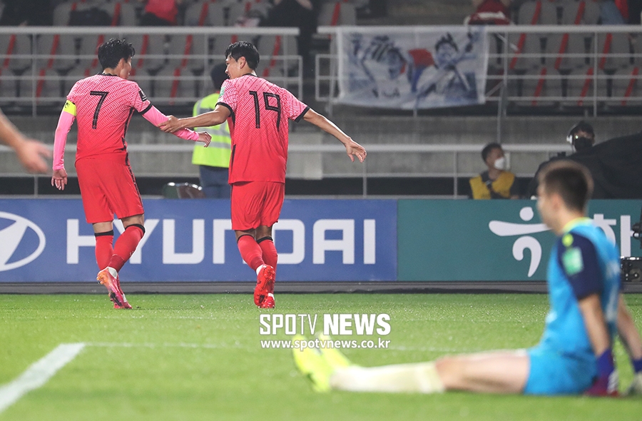 [포토S] 세 번째 골 성공시킨 김영권