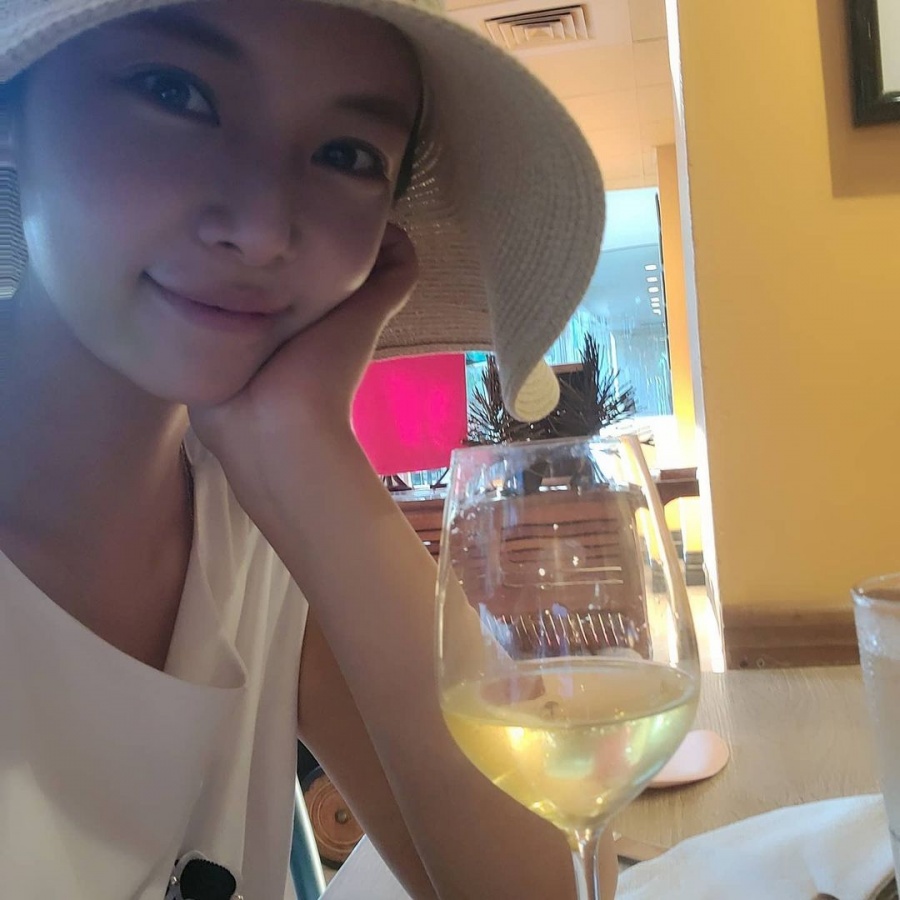 '싱글맘' 황정음, 좋은일 생겼나…세상 다 가진듯 여유로운 미소