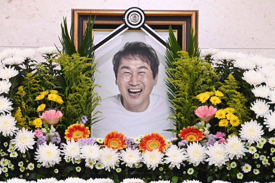 ‘영웅’ 유상철, 지켜준 친구들…축구계 애도 속 ‘별이 되다’